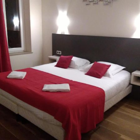 Logis Le Provencal Ξενοδοχείο Euville Εξωτερικό φωτογραφία